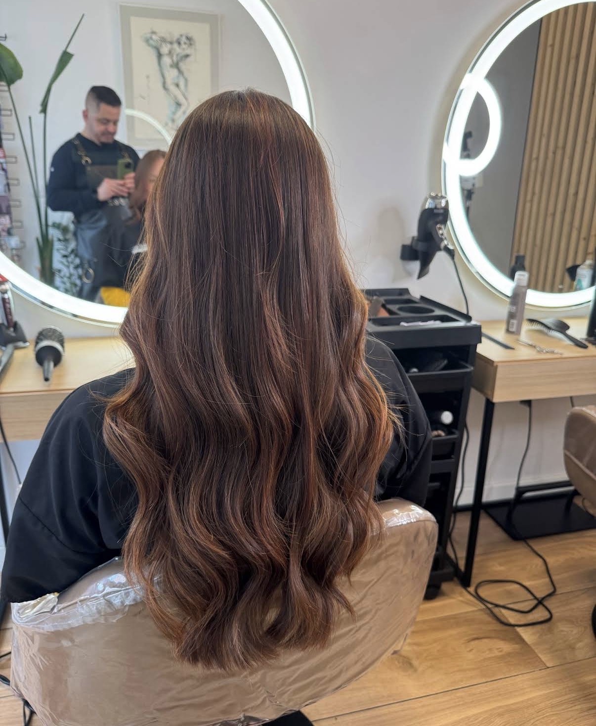 Cabello largo con ondas y color