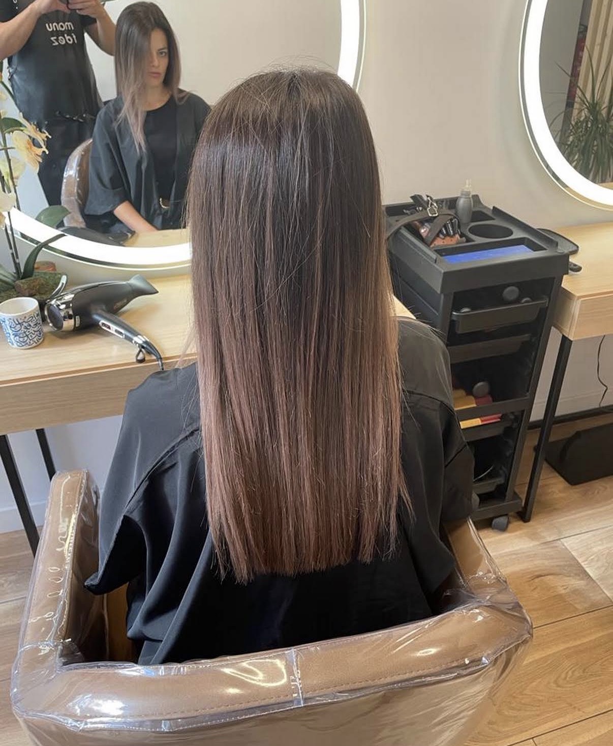 Resultado cabello liso en el salón